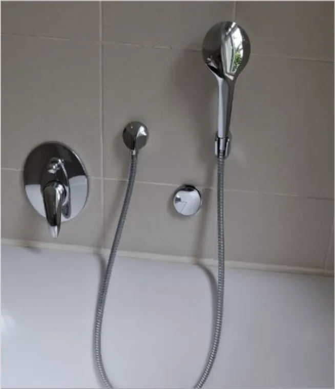 Tub and shower fittings free of limescale